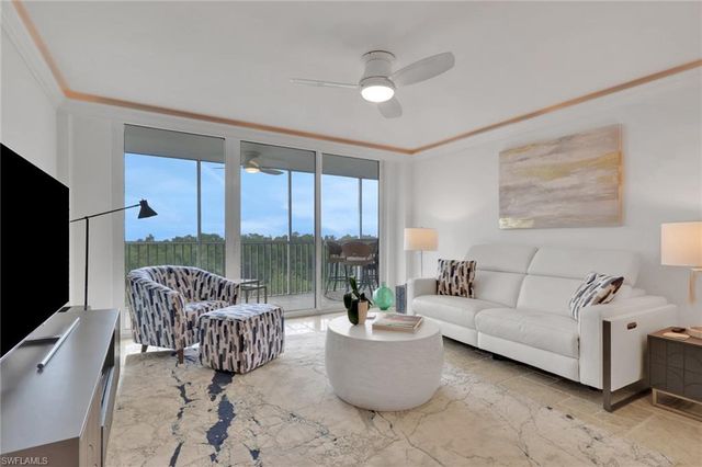 5 Bluebill AVE 504, Naples, FL 34108