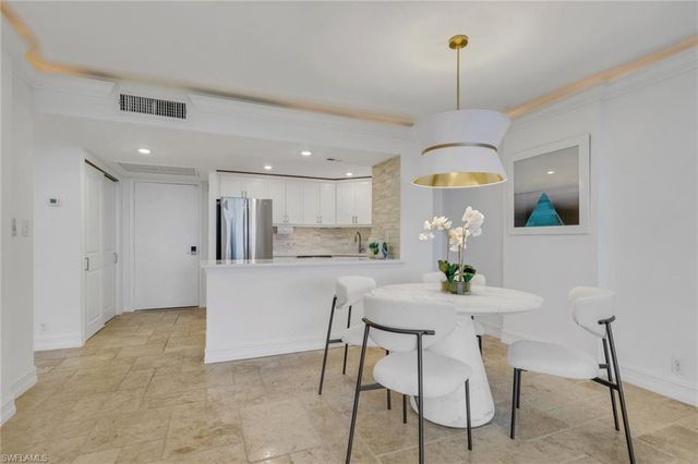 5 Bluebill AVE 504, Naples, FL 34108