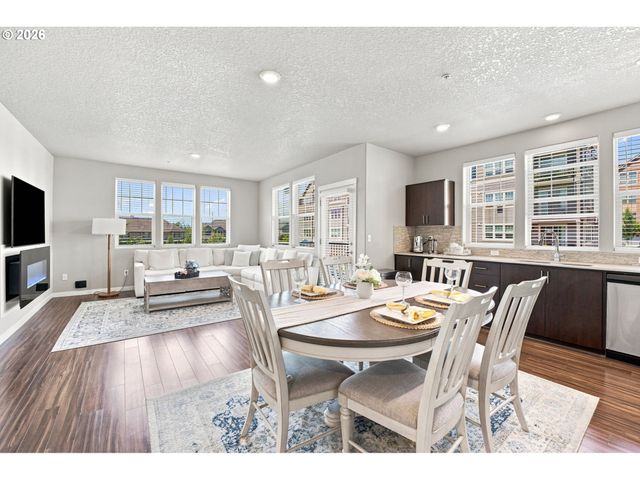 17051 Sw APPLEDALE Rd 203, Beaverton, OR 97007