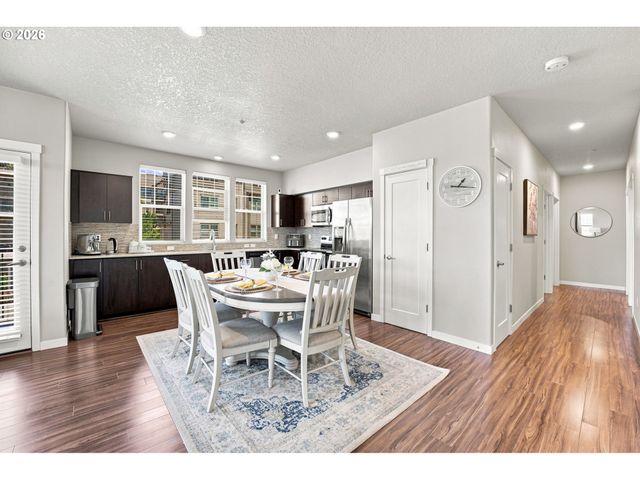 17051 Sw APPLEDALE Rd 203, Beaverton, OR 97007