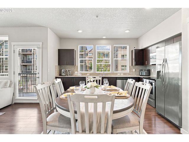 17051 Sw APPLEDALE Rd 203, Beaverton, OR 97007