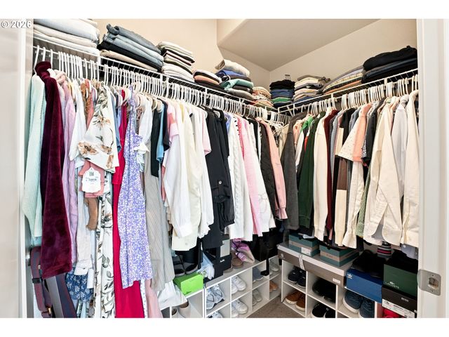 17051 Sw APPLEDALE Rd 203, Beaverton, OR 97007