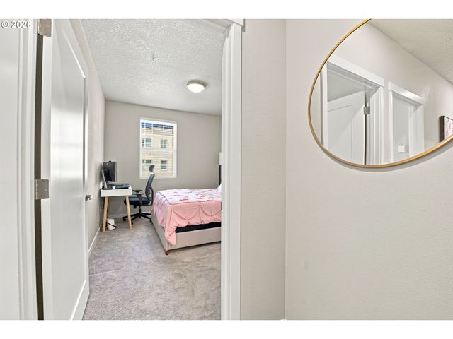 17051 Sw APPLEDALE Rd 203, Beaverton, OR 97007