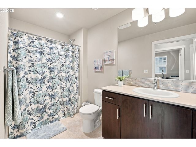 17051 Sw APPLEDALE Rd 203, Beaverton, OR 97007