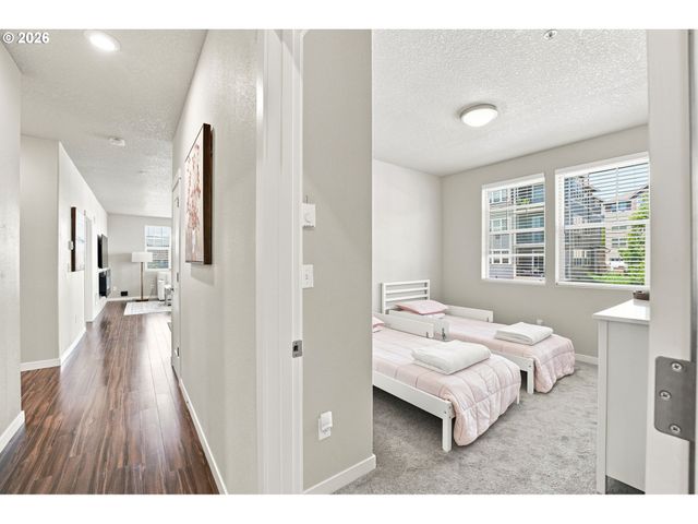 17051 Sw APPLEDALE Rd 203, Beaverton, OR 97007
