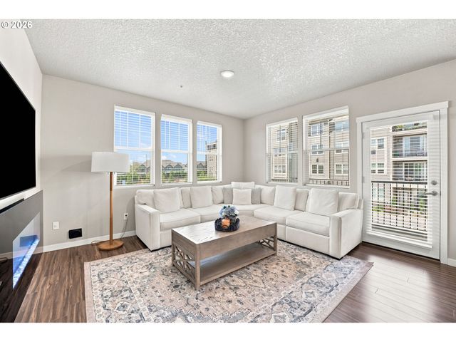 17051 Sw APPLEDALE Rd 203, Beaverton, OR 97007