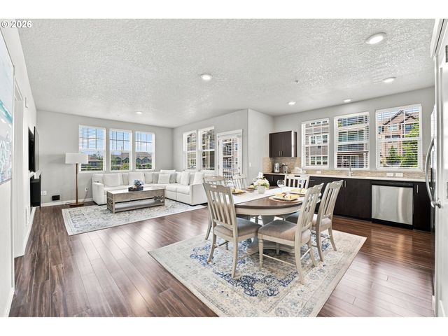 17051 Sw APPLEDALE Rd 203, Beaverton, OR 97007