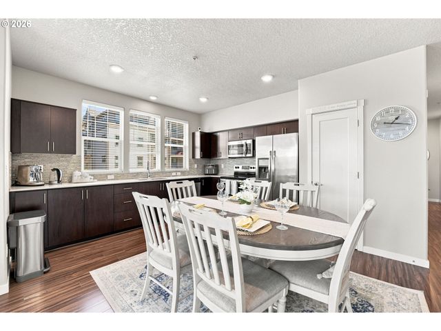17051 Sw APPLEDALE Rd 203, Beaverton, OR 97007