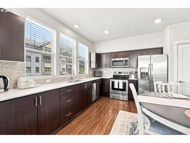 17051 Sw APPLEDALE Rd 203, Beaverton, OR 97007
