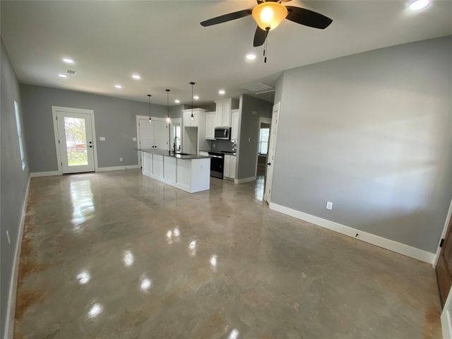 1004 W Hanna Street, Denison, TX 75020