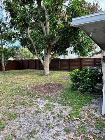 749 SW Mccracken Avenue, Port St. Lucie, FL 34953