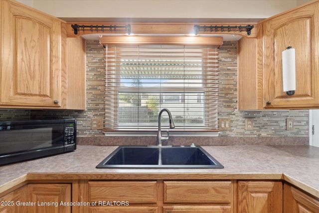 3333 W Willow Street, Lansing, MI 48917