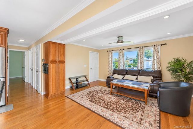 27 Colony Street, Hicksville, NY 11801