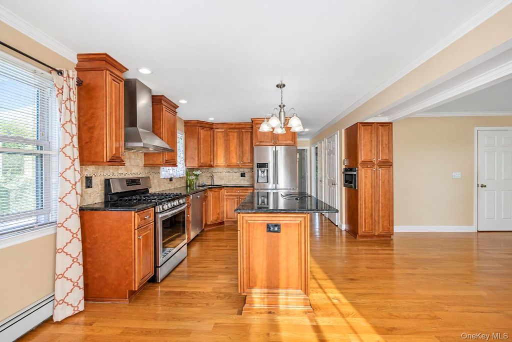 27 Colony Street, Hicksville, NY 11801 — photo 2