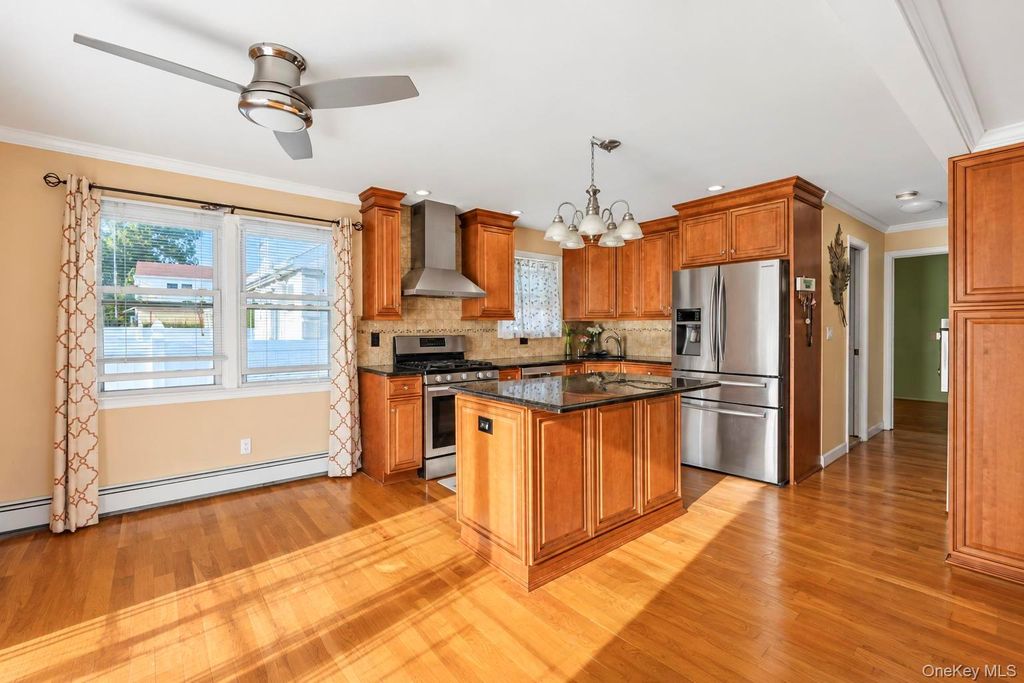 27 Colony Street, Hicksville, NY 11801 — photo 3