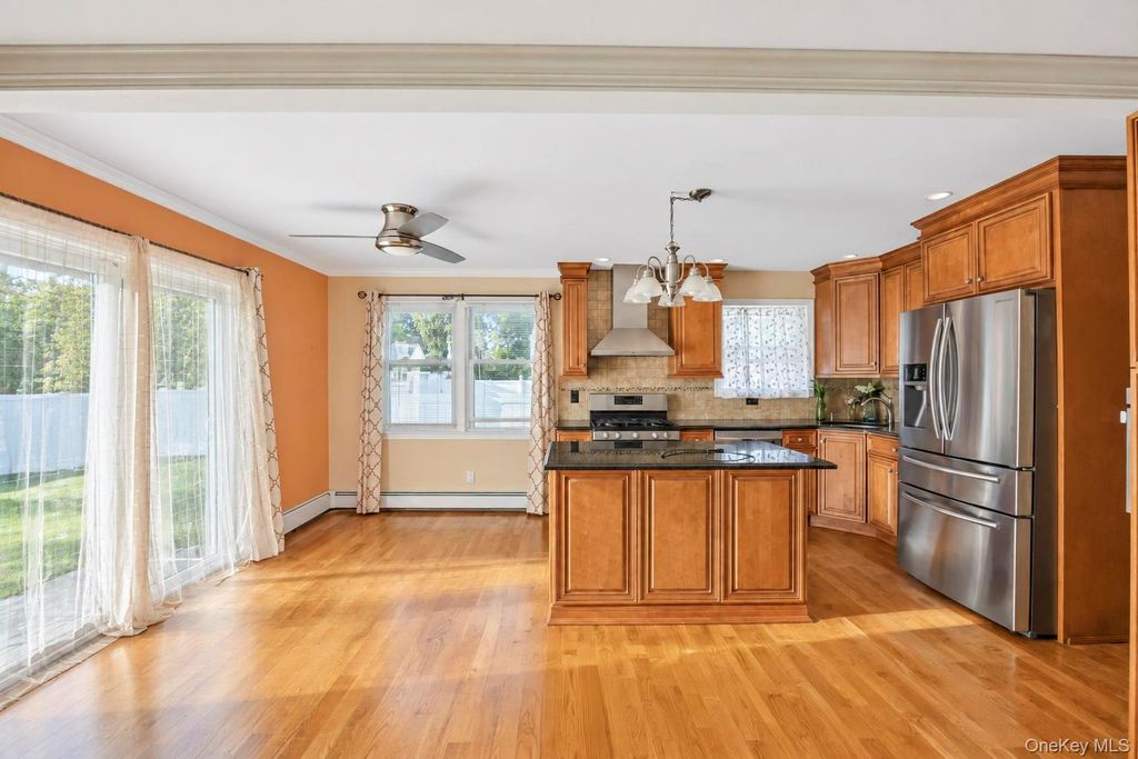 27 Colony Street, Hicksville, NY 11801 — photo 4
