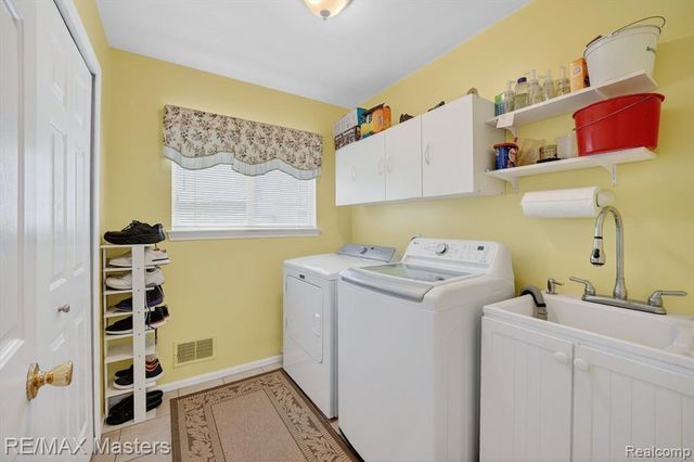 28817 Sugar Island Court, Rockwood, MI 48173