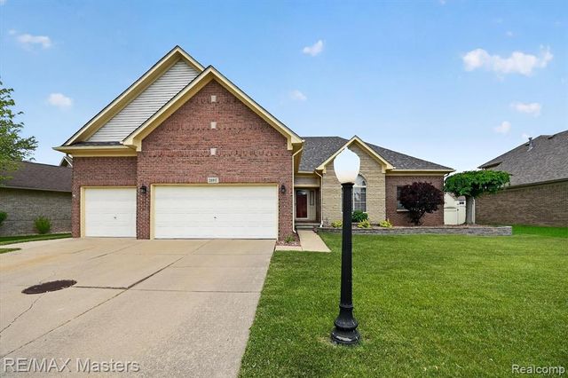 28817 Sugar Island Court, Rockwood, MI 48173