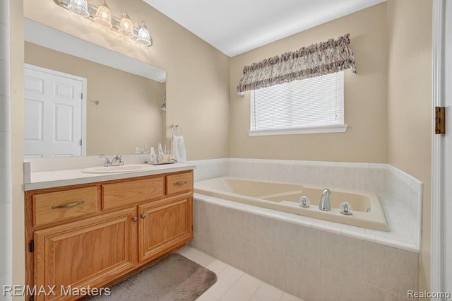 28817 Sugar Island Court, Rockwood, MI 48173