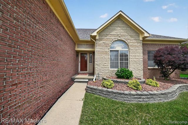 28817 Sugar Island Court, Rockwood, MI 48173
