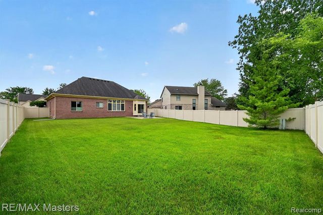 28817 Sugar Island Court, Rockwood, MI 48173