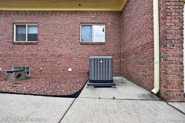 28817 Sugar Island Court, Rockwood, MI 48173