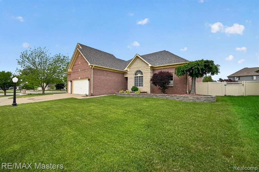 28817 Sugar Island Court, Rockwood, MI 48173