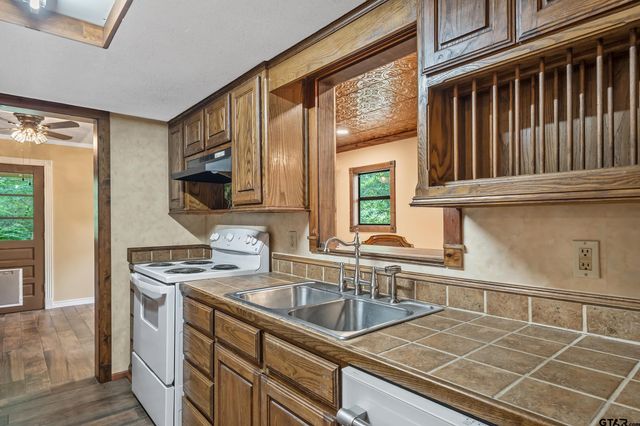 9050 County Road 3410, Brownsboro, TX 75756