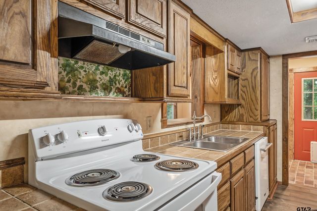 9050 County Road 3410, Brownsboro, TX 75756