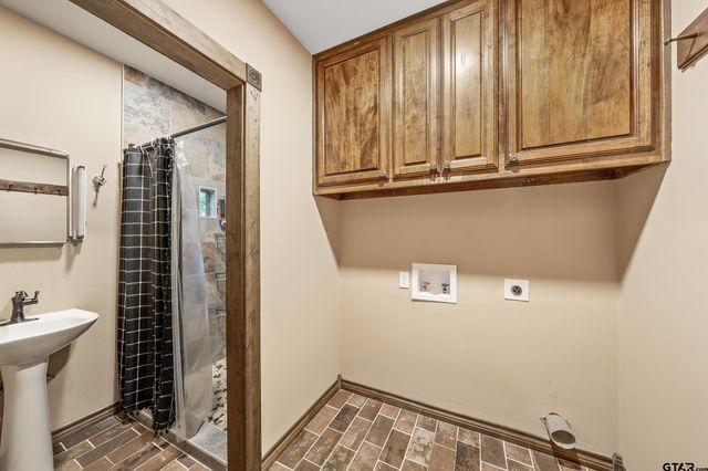 9050 County Road 3410, Brownsboro, TX 75756