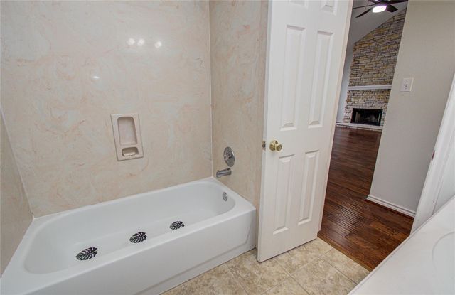 914 Garrett Drive, Magnolia, TX 77354