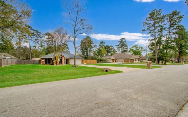 914 Garrett Drive, Magnolia, TX 77354