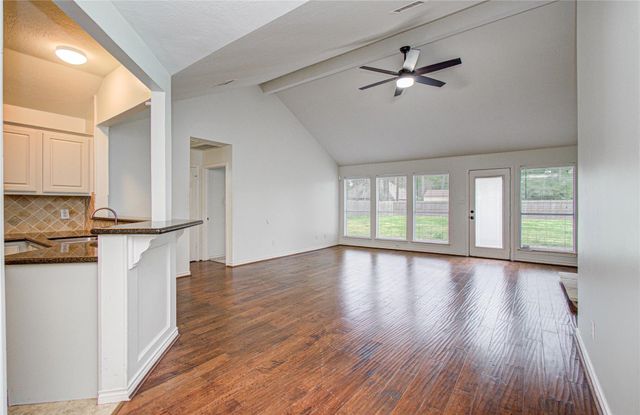 914 Garrett Drive, Magnolia, TX 77354