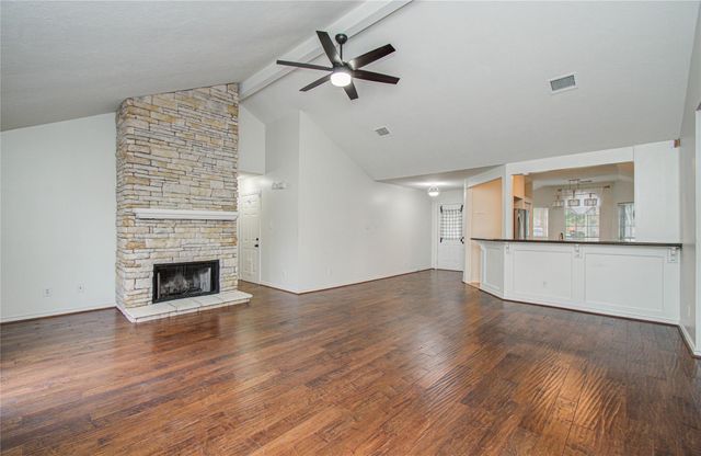 914 Garrett Drive, Magnolia, TX 77354