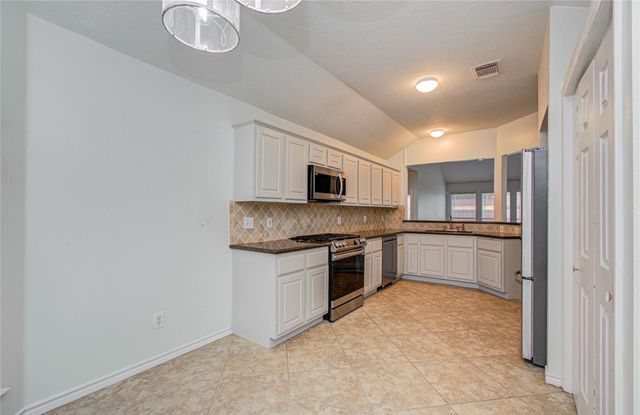 914 Garrett Drive, Magnolia, TX 77354