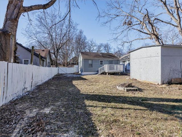 2457 Poplar Avenue, Kansas City, MO 64127