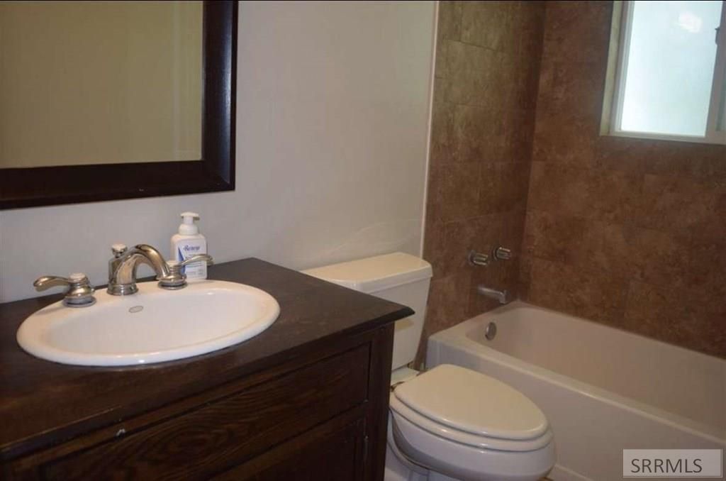 Image 6 of property listing at 856 Sawtooth Street, Chubbuck, ID 83202