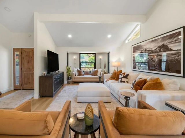 3985 Syme Drive, Carlsbad, CA 92008