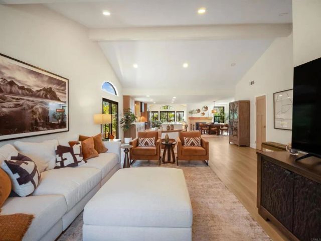 3985 Syme Drive, Carlsbad, CA 92008