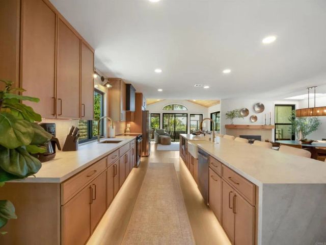 3985 Syme Drive, Carlsbad, CA 92008