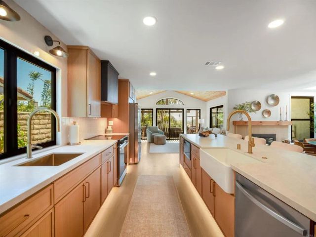 3985 Syme Drive, Carlsbad, CA 92008