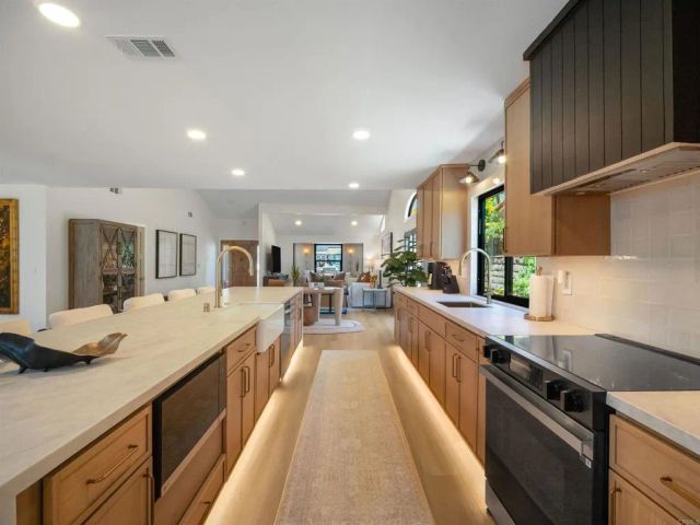 3985 Syme Drive, Carlsbad, CA 92008