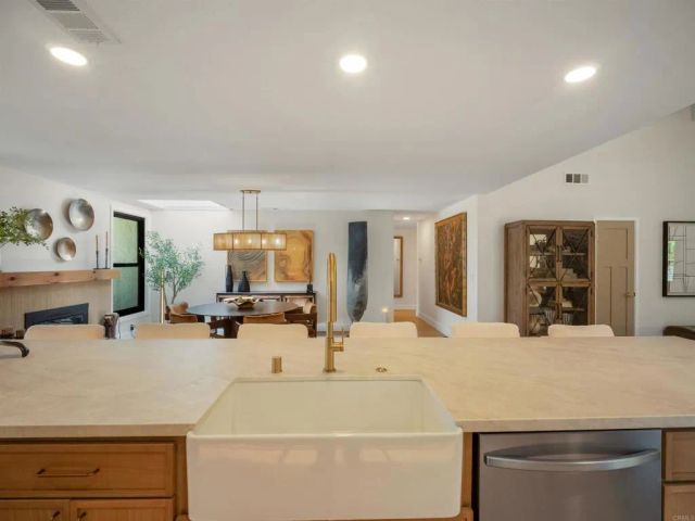 3985 Syme Drive, Carlsbad, CA 92008