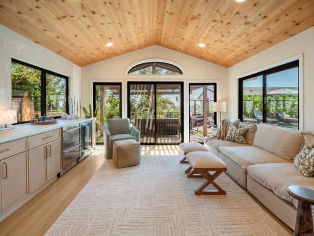 3985 Syme Drive, Carlsbad, CA 92008