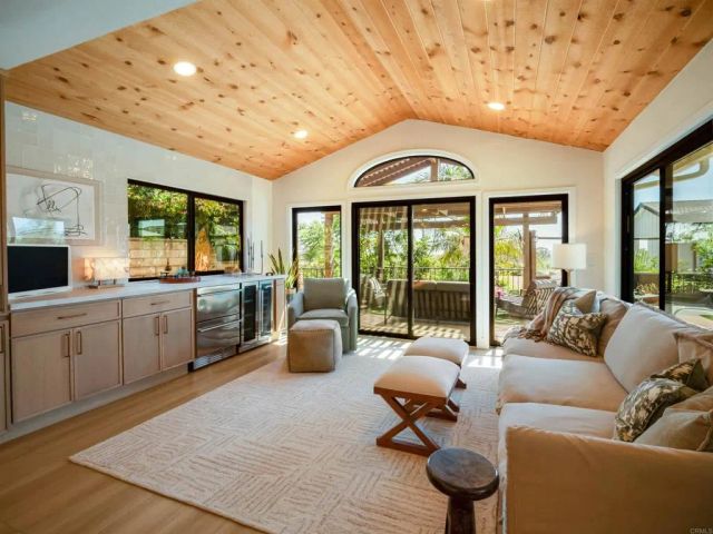 3985 Syme Drive, Carlsbad, CA 92008