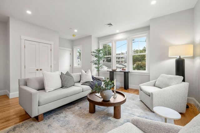 9 Downer Ct 4, Boston, MA 02122