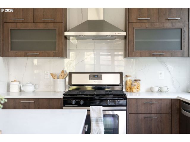 325 N EMERSON St D, Portland, OR 97217