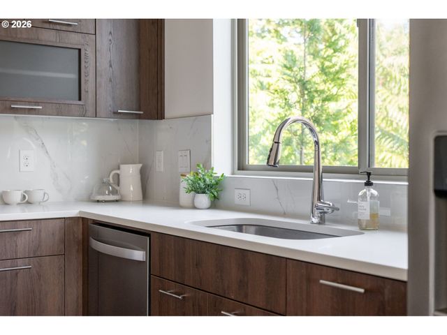 325 N EMERSON St D, Portland, OR 97217
