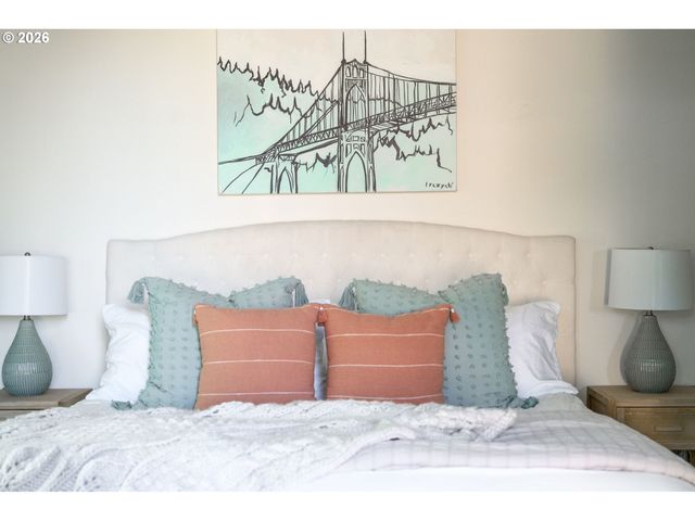 325 N EMERSON St D, Portland, OR 97217