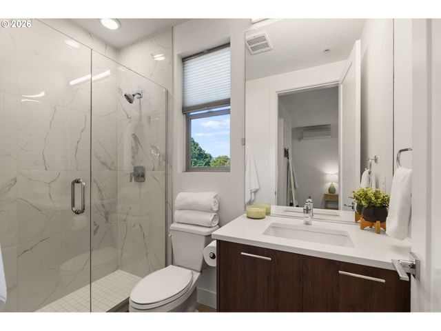 325 N EMERSON St D, Portland, OR 97217